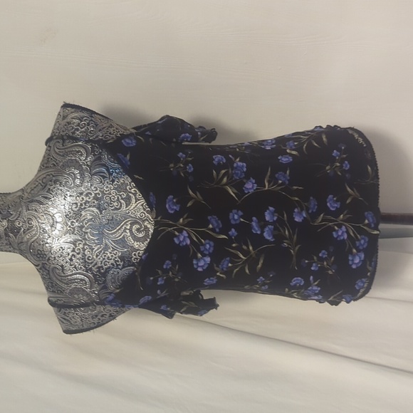 ✨50% OFF✨ American Eagle floral cold shoulder top - Picture 4 of 8